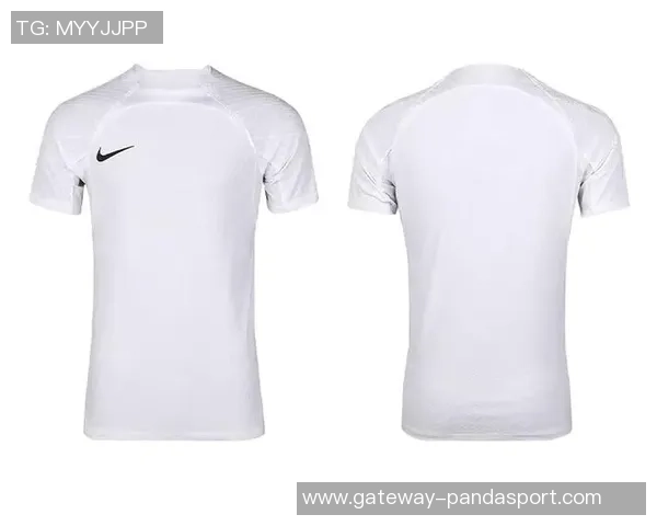 耐克足球服装图片展示与搭配推荐让你在球场上尽显风采